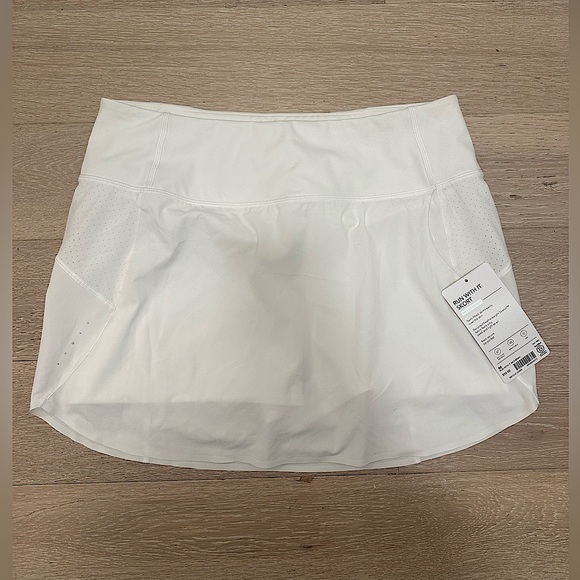 NWT Athleta Tennis Skort (Run With It Skort) - Size Medium - Picture 3 of 5